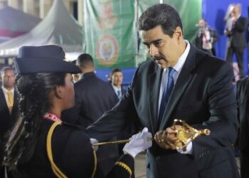 Maduro ratifica a general sancionado como ministro de Defensa de Venezuela