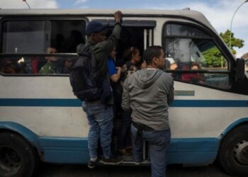 Apagón cumple 15 horas en Venezuela con reconexión parcial del servicio
