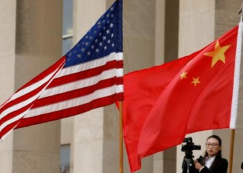 Imagen de archivo de las banderas de Estados Unidos y China antes de una recepción oficial en el Pentágono en Arlington, Virginia, EEUU. 9 noviembre 2018. REUTERS/Yuri Gripas