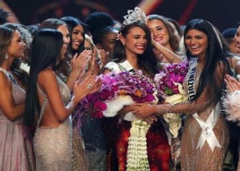 RUN1509. BANGKOK (TAILANDIA), 17/12/2018.- La filipina Catriona Gray es coronada Miss Universo 2018 (c) durante la gala de Miss Universo 2018 celebrada en Bangkok, Tailandia, el 17 de diciembre de 2018. EFE/ Rungroj Yongrit SOLO USO EDITORIAL