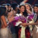 RUN1509. BANGKOK (TAILANDIA), 17/12/2018.- La filipina Catriona Gray es coronada Miss Universo 2018 (c) durante la gala de Miss Universo 2018 celebrada en Bangkok, Tailandia, el 17 de diciembre de 2018. EFE/ Rungroj Yongrit SOLO USO EDITORIAL