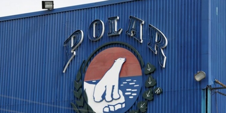 El logo corporativo de Empresas Polar es visto en una instalación de la compañía en Caracas, 30 de julio de 2015. REUTERS/Carlos Garcia Rawlins