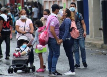 People wear face masks near the Venezuelan-Colombia border after the Colombian government decided to close the Simon Bolivar international bridge as a preventive measure in response to the spreading coronavirus disease (COVID-19) in San Antonio, Tachira, Venezuela March 14, 2020. REUTERS/Carlos Eduardo Ramirez     TPX IMAGES OF THE DAY