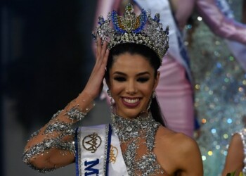 Thalia Olvino representative of the Delta Amacuro reacts during the Miss Venezuela beauty pageant in Caracas, Venezuela on August 1, 2019. (Photo by FEDERICO PARRA / AFP)