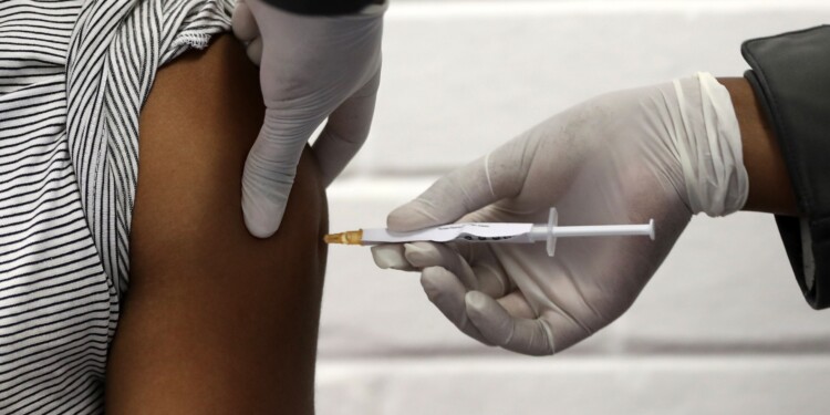 Johannesburg (South Africa).- (FILE) - One of the first South African vaccine trialists gets injected during the clinical trial for a potential vaccine against the Covid-19 Corona virus at the Baragwanath hospital in Soweto, South Africa, 24 June 2020 (reissued 20 July 2020). Early phases of testing for a coronavirus vaccine suggest a positive result in immune reaction, scientists at Oxford University said 20 July 2020. (Sudáfrica) EFE/EPA/SIPHIWE SIBEKO / POOL *** Local Caption *** 56173130