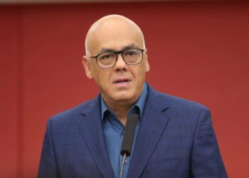 epa07431780 Venezuelan Communication Minister Jorge Rodriguez attends a press conference in Caracas, Venezuela, 12 March 2019. Rodriguez said the electricity had been restored 'almost completely in all the country, upon the blackout affecting the country since 07 March 2019.  EPA-EFE/RAUL MARTINEZ