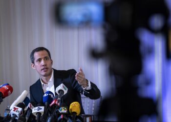 Miami (United States), 27/04/2023.- Venezuelan opposition leader Juan Guaido speaks during a press conference in Miami, Florida, USA, 27 April 2023. Guaido arrived in Miami from Colombia on 25 April 2023. Guaido crossed the border to Colombia with the intent of meeting with diplomats and other participants in a one-day conference to discuss the political situation in Venezuela. (Estados Unidos) EFE/EPA/CRISTOBAL HERRERA-ULASHKEVICH