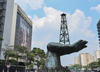 View of the "Peace Monument" sculpture outside the headquarters of Venezuelan state-owned oil company PDVSA, in Caracas, on April 22, 2020. - The OPEC alliance of oil producers said "several" member states, and some of its allies in the OPEC+ grouping, held a teleconference Tuesday to discuss the plunge in oil prices caused by the coronavirus pandemic. The organisation tweeted that ministers held an "informal teleconference to brainstorm the current dramatic oil market situation" but it was not clear whether Saudi Arabia, OPEC's largest producer, took part. A photo tweeted by the organisation appeared to show representatives from countries including Nigeria, Iraq and Venezuela taking part but there was no confirmation of which countries joined the meeting. (Photo by Federico Parra / AFP)